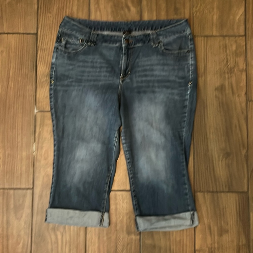 WOMEN’S PLUS SIZE CUFFED CAPRIS : SIZE 20